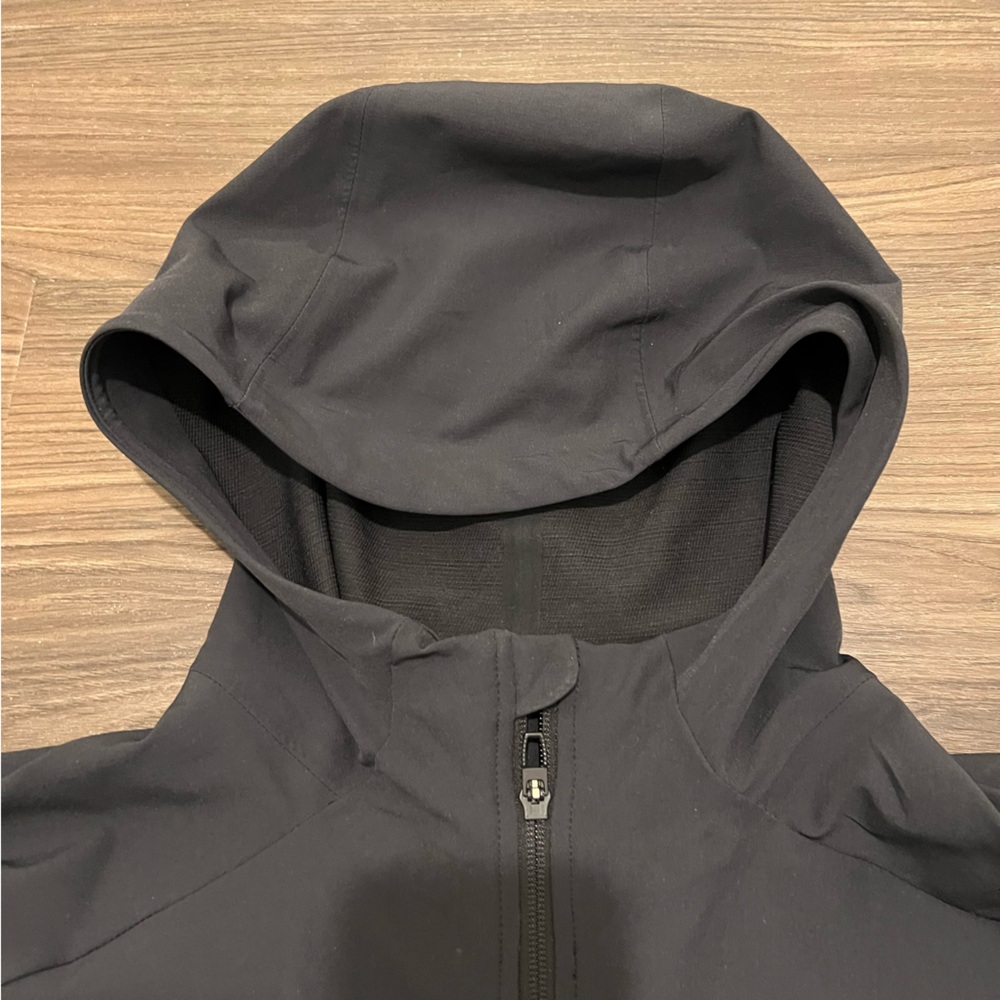 Lululemon Men's Black Lightweight Hooded Jacket - Picture 6 of 15